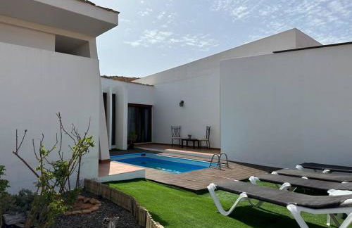 Private villa with pool in the mountains - Photo 21