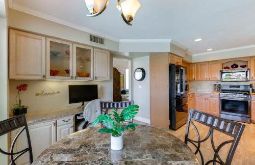 Lakefront Living! Huge Phoenix Home with Pool Table - Foto 10