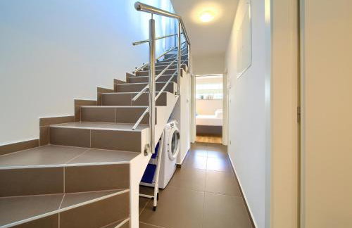 VILLA SOLIS LACUS modernes Apartment - privater beheizbarer Pool- Klimaanlage - private Parkplätze - Foto 31