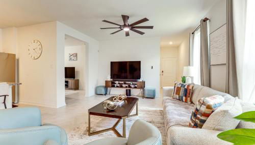 12 Mi to San Antonio River Walk Home with Yard! - Foto 5