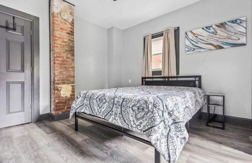 THE 1023 With Private Yard & Parking, Near Falls & Casino by Niagara Hospitality - Foto 32