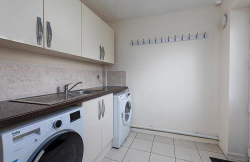 Spacious Luxurious Serviced Accommodation 6 - Photo 32