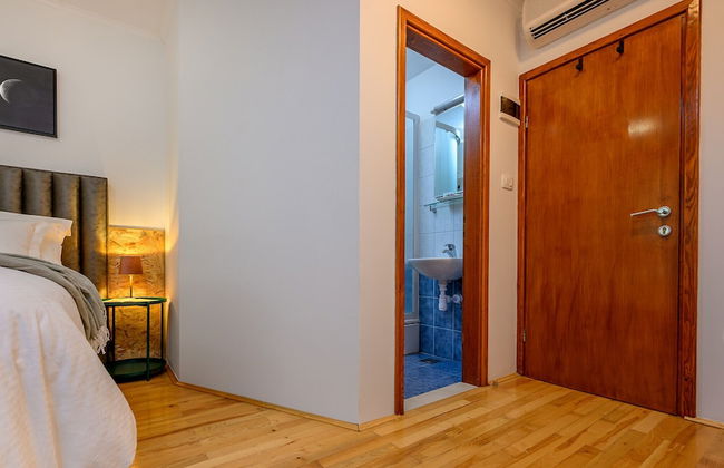 Yellow house with private parking - Photo 26