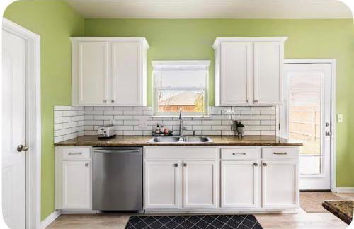 Modern 4BR Retreat, Fast WiFi, Parking, Less than 15 mins from Austin - Foto 6