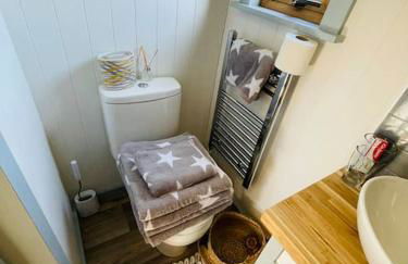 The Hut@Trefechan Wen - Coastal Coziness! - Photo 14