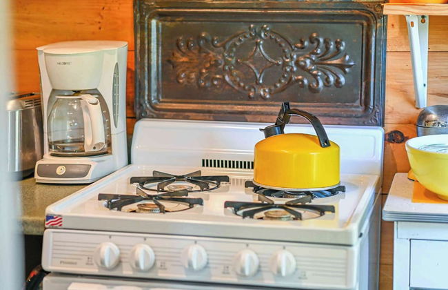 Cozy Cottage w/ Pool, BBQ and Outdoor Seating! - Photo 7