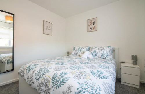 Modern Two Bedroom House with Parking - Foto 10