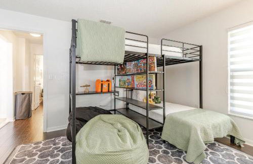 Modern 3BR Villa with Heated Pool & BBQ 14mi to Disney - Photo 22