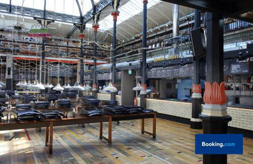 Premium Deals on Modern 2 -Bed 2-Bath Central City for Movers & Pros by Hedgerow l Embrace comfort and ease with our inviting 2 bedroom apartment l Attractions like Science and Industry Museum, Manchester Museum & Manchester Art Gallery - Foto 16