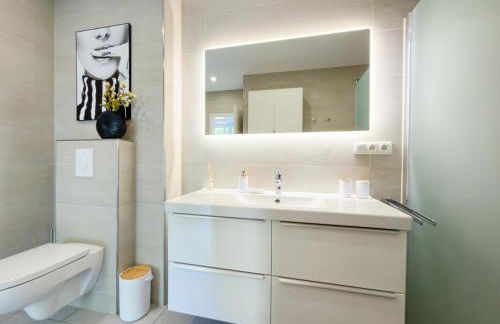 ImmoStay #3 - Penthouse mit zwei Balkonen & Seeblick, Parking & WiFi - Foto 40