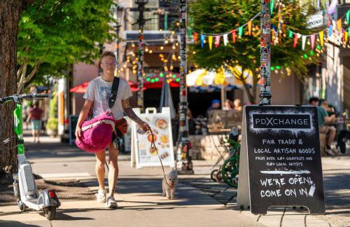 The Bohemian Spirit - Live Music, Eateries & Bars - Foto 22