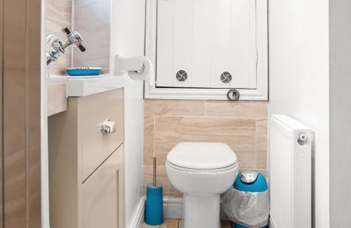 Charming 2-BR Cottage in Stonehouse with Courtyard Garden and Log Fire - Foto 32