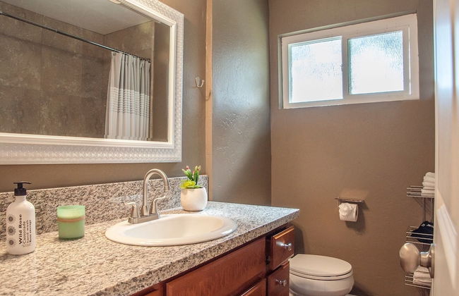 Longer Stay for Travelers Blocks from Hospital and Downtown Security Gates - Foto 34