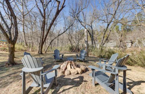 Riverfront Huntsville Cabin with Views and Kayaks! - Foto 26