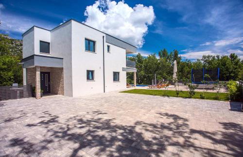 Villa Zora -luxurious villa with heated pool, sauna, 4 bedrooms, 10 persons max - Photo 4