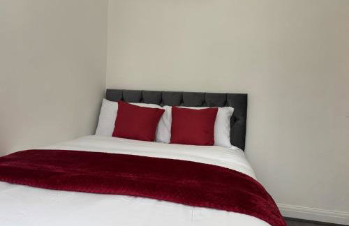 4 Beds House for Families & Contractors with Free Parking - Photo 40