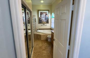 Spacious Naples Lakefront Pool Home Minutes from Downtown! - Foto 11