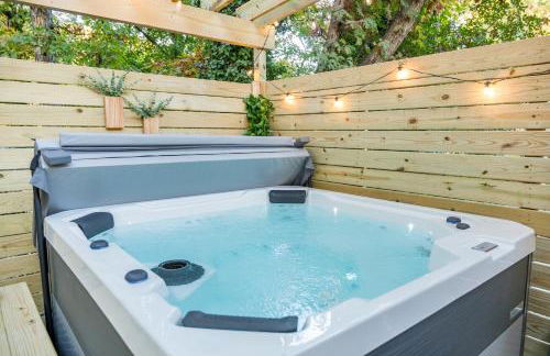 Hot Tub Fire Pit 4BR Oasis - Foto 11