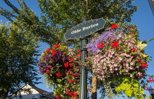 Burien's Top Unit with Spa-Inspired Bathroom - Foto 29