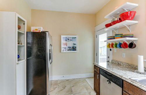 Walk to Beach Galveston Home with Fenced Yard! - Foto 13