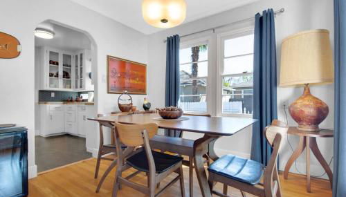 MIDCENTURY MANOR-Hot Tub & 5 Blocks to Town Center - Foto 5