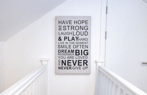 Modern 2-Bed Apartment - Near Train and Town - Parking Available - Foto 31