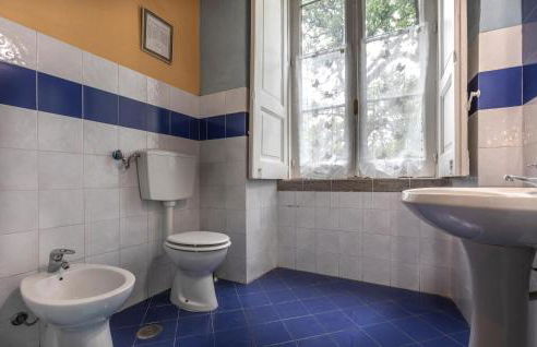 3 Bedroom Beautiful Home In Salerno - Foto 36