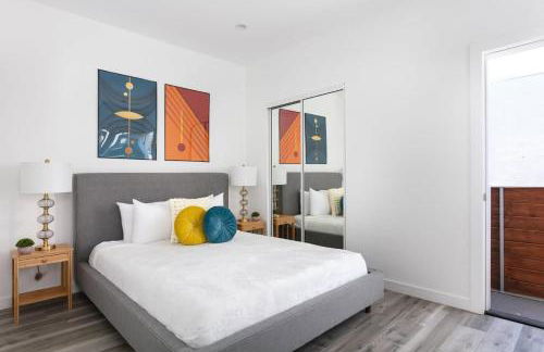 Upscale LA Getaway Sleeps 8 with Free Parking - Foto 18