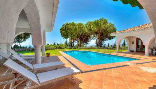 LYX HOMES Villa in Mijas with private heated pool - Photo 4, sunbed