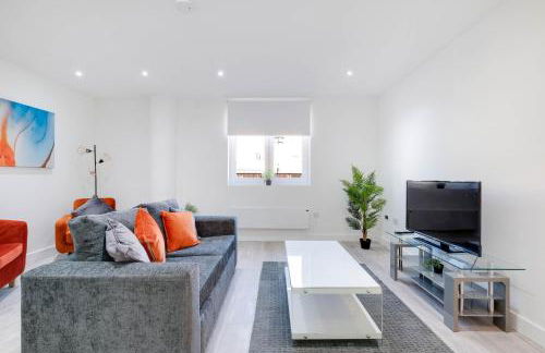 Luxurious 1 Bed Serviced Apartment with Wi-Fi - Photo 1