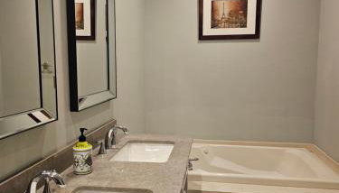 Nature's Blissful Haven - King Bed & Heated Garage - Foto 5