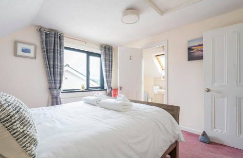 3-Bed Portballintrae Home | Wi-Fi, Garden, Parking - Foto 18