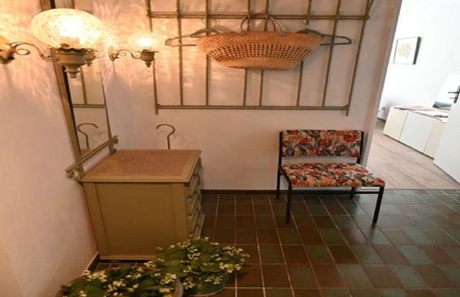 Vintage Style Apartment With Balcony/terrace - Photo 2