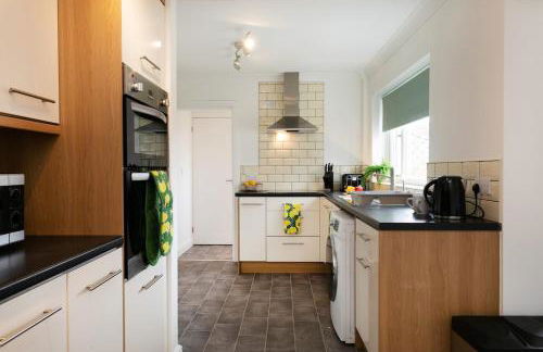 Cosy 4-BDR Family-Friendly House in North Hykeham, with High Speed Free WiFi, Secure Parking, Sleeps Up to 7, Long-Term Stays Allowed! - Foto 19