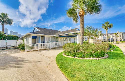 Bay View, Pool Access Romantic Galveston Retreat! - Foto 31