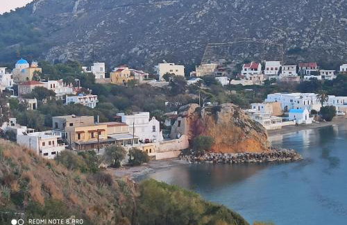 Giannis Gerakios apartments by climbing house - Photo 2