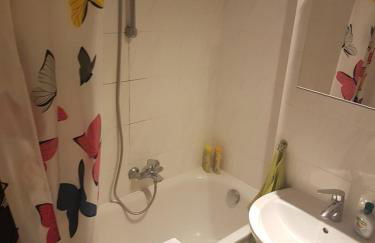 Cosy Accommodation - very central - Photo 8