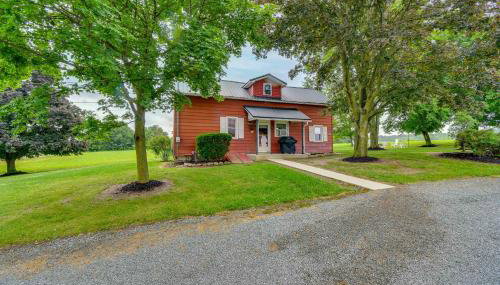 Cozy New York Farmhouse with Porch, Grill and Fire Pit - Foto 2