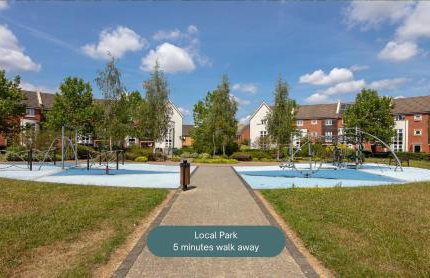 Hunsbury House - Excellent Location - Free Parking, Self-Check-In, SkyTV and Fast Wifi by Yoko Property - Foto 37