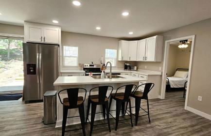 Newly remodeled waterfront home - Photo 28