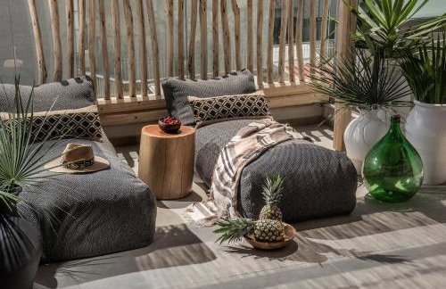 Khroma Luxury Suite 2 Beach front apartment - Photo 28