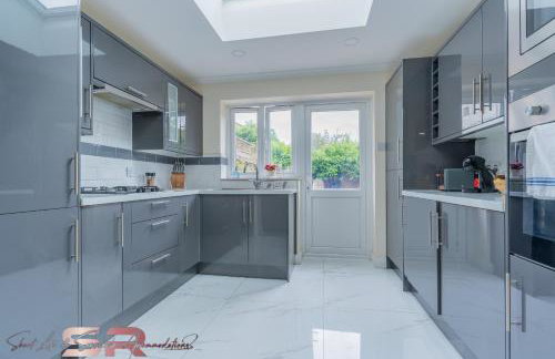 Comfortable 1-Bed House, Sleeps 4, Fast Wi-Fi with Private Garden and Free Parking - Foto 30