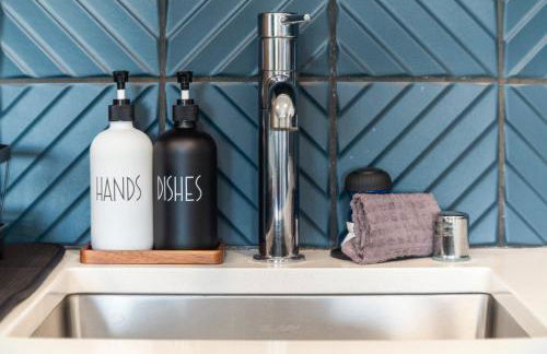 2BR in Downtown with Parking - Foto 19