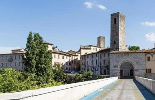 Fascino in Centro with private parking and 2 bedrooms & 2 bathrooms - Photo 36