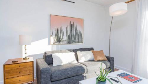 Music Row Retreat with Pool and Free Parking, Walk to Bars! - Foto 5