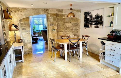 Historic Cotswold Chic Style for UK staycation - Photo 12