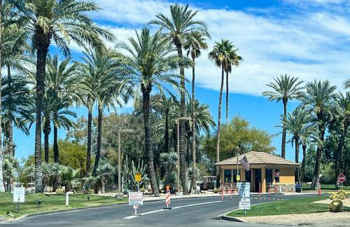 Pools and Pickleball! Dog-Friendly Home in Surprise - Foto 30