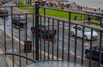 Morecambe Central balcony with sea view - Photo 4