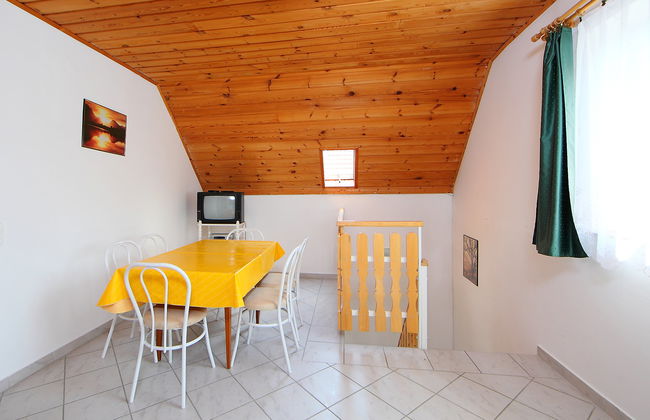 6 bedroom House in Balatonszárszó with garden and terrace - Photo 10