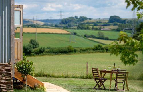 Honey Bee - Comfortable luxury shepherds hut with hot tub - Foto 19